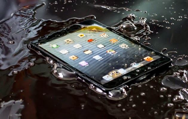 How to dry out your phone when dropped in water